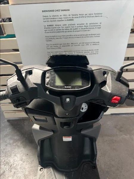 AVENIS 125