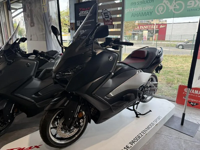 XP TMAX 560