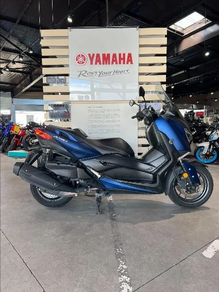 XMAX 400
