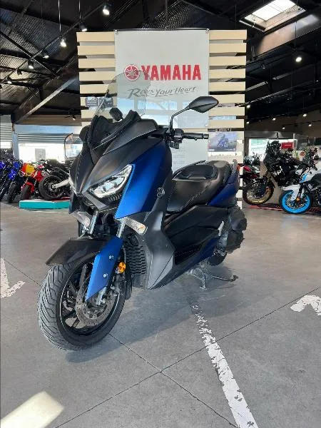 XMAX 400