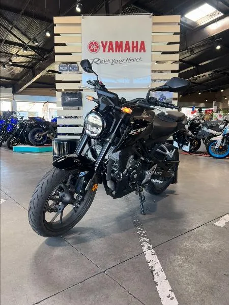 CB 125  R