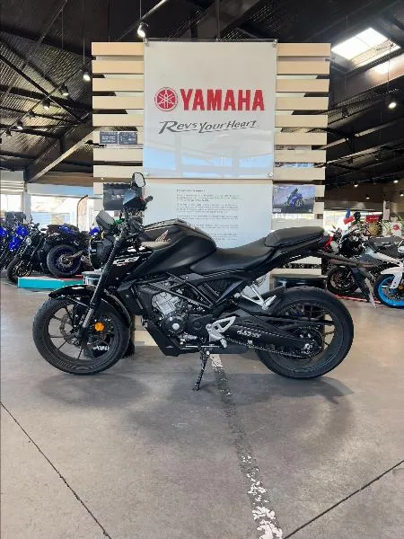 CB 125  R