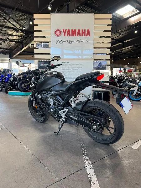 CB 125  R