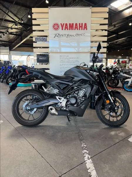 CB 125  R
