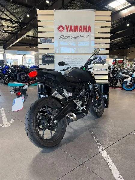 CB 125  R