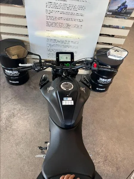 CB 125  R