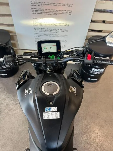 CB 125  R