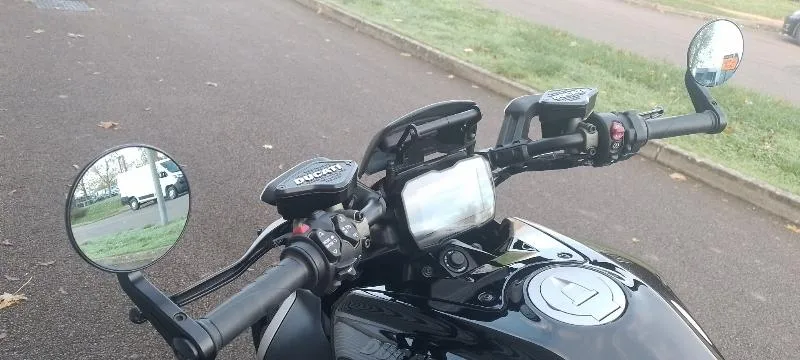 DIAVEL V4