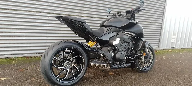 DIAVEL V4