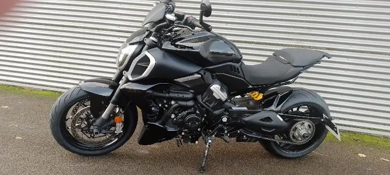 DIAVEL V4