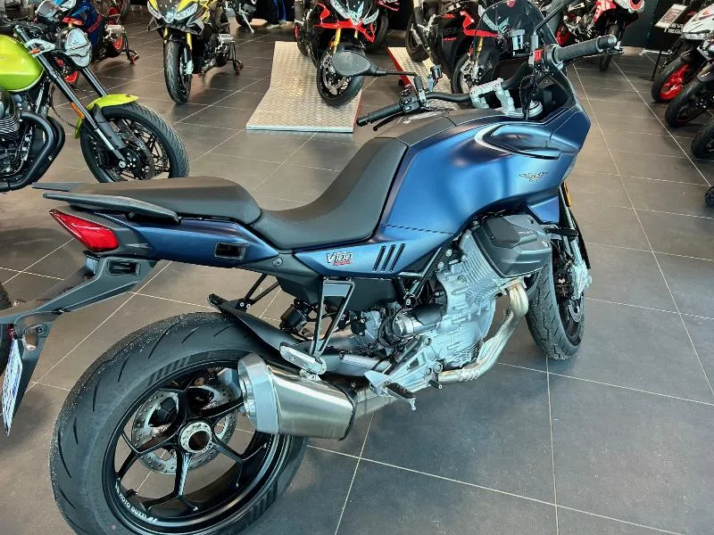 V100  MANDELLO