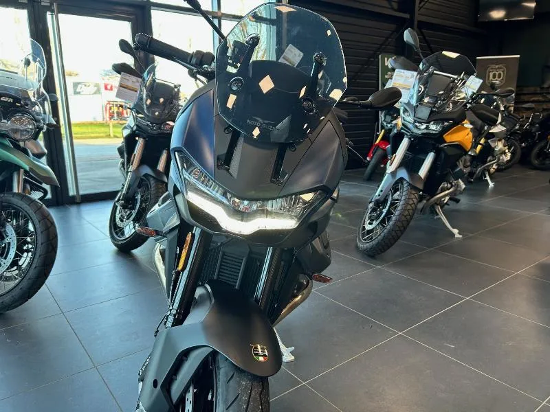 V100  MANDELLO
