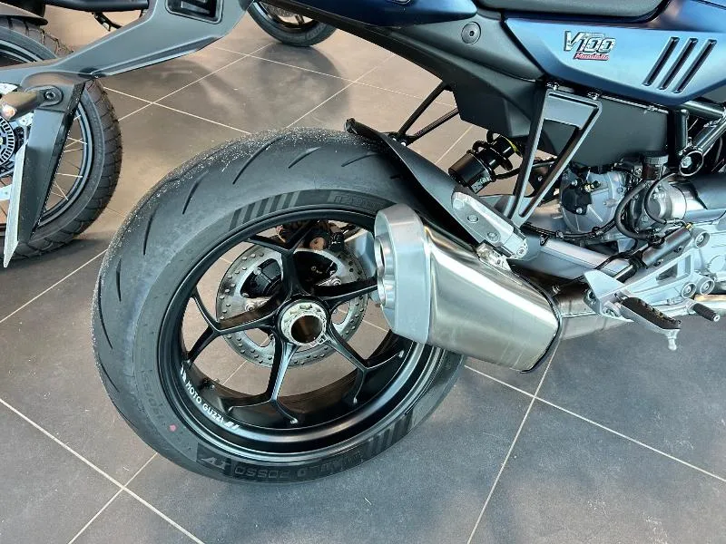 V100  MANDELLO