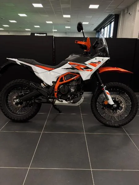 390 ADVENTURE