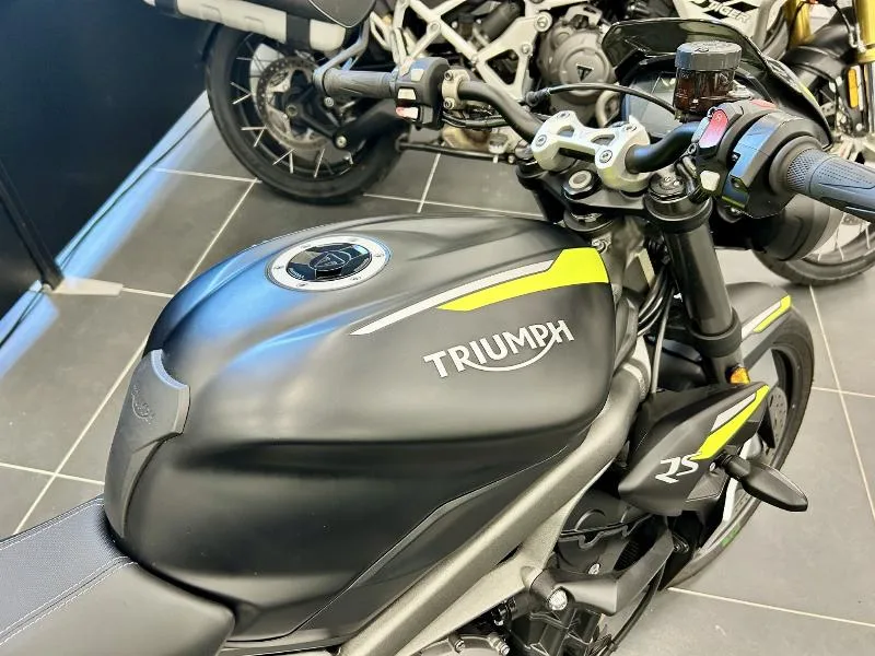 STREET TRIPLE 765 RS