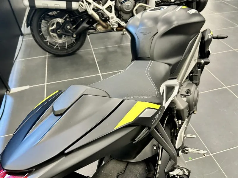 STREET TRIPLE 765 RS