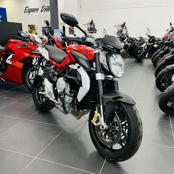 BRUTALE 675