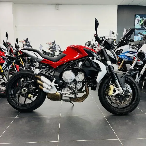 BRUTALE 675