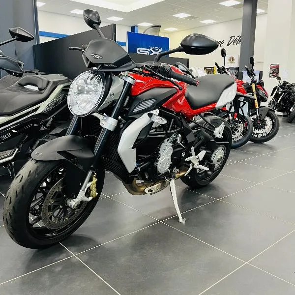 BRUTALE 675