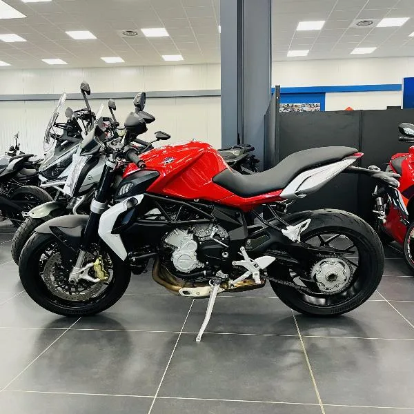 BRUTALE 675