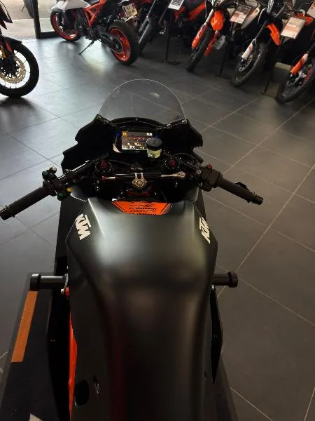 RC8C