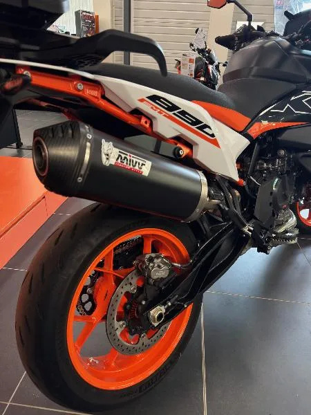 890 SMT