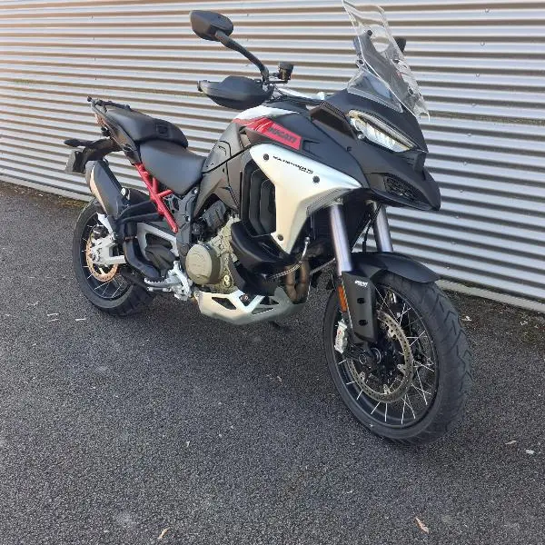 MUTLISTRADA V4 RALLY TRAVEL ET RADAR