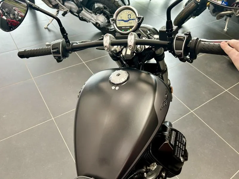 V9 BOBBER