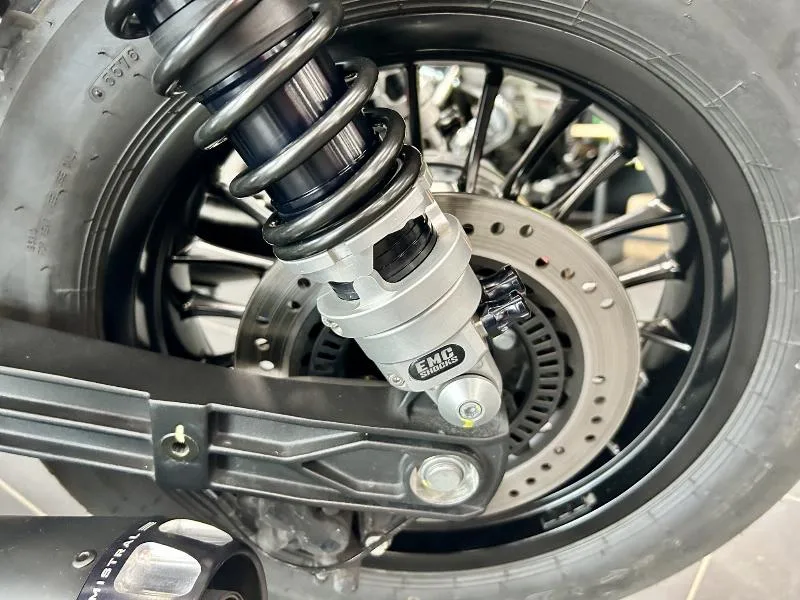 V9 BOBBER