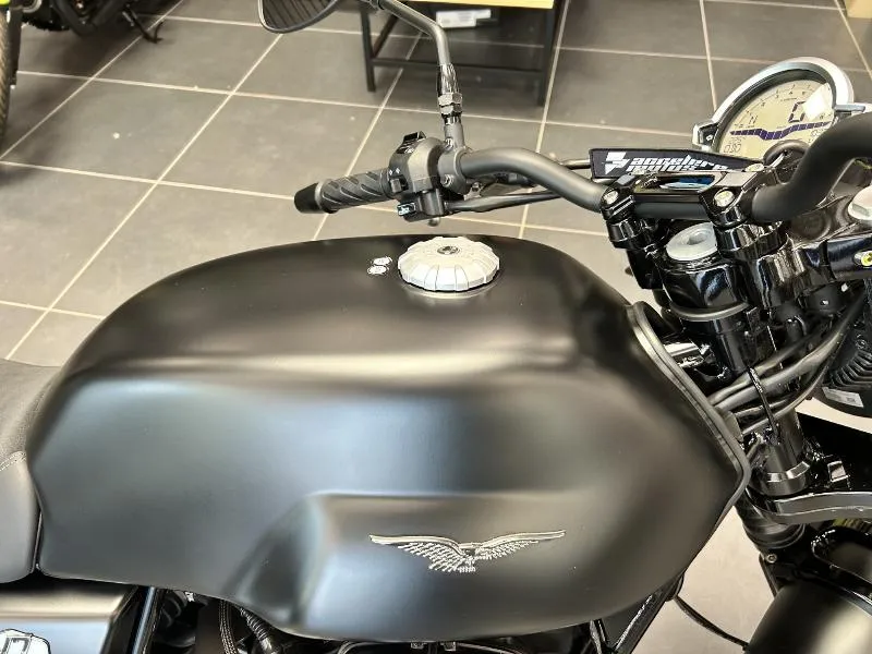 V7 STONE