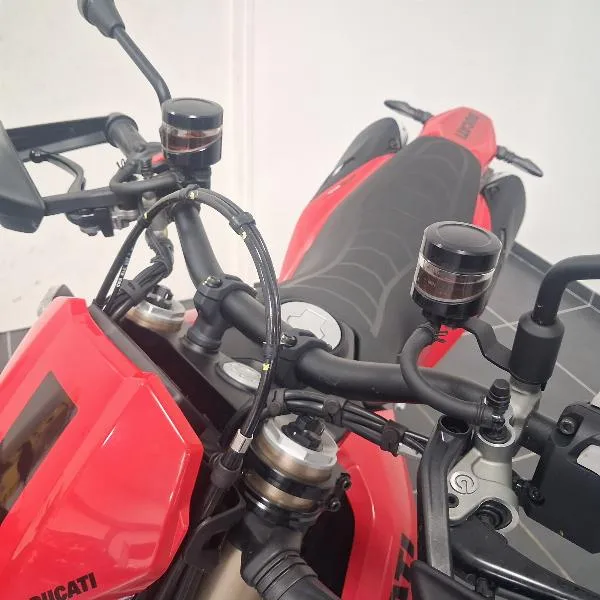 HYPERMOTERD 698