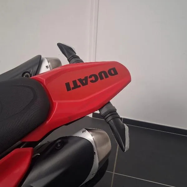HYPERMOTERD 698