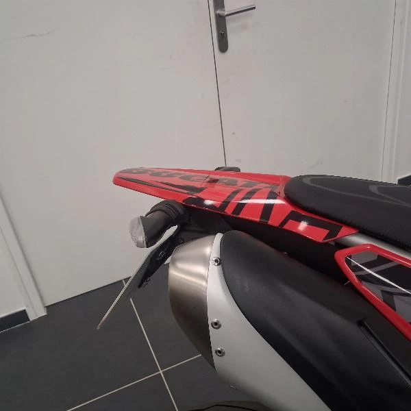 HYPERMOTERD 698
