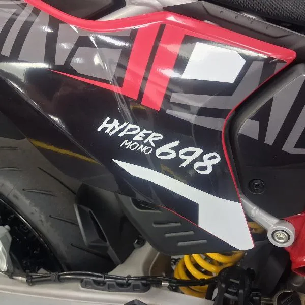 HYPERMOTERD 698