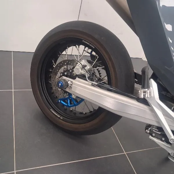701 SUPERMOTO