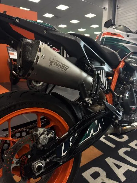 890 DUKE R