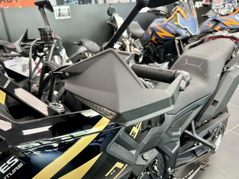 ZT 703 F