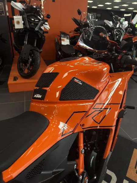 RC R 990