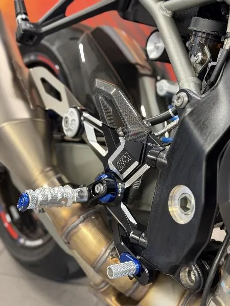 M 1000 R