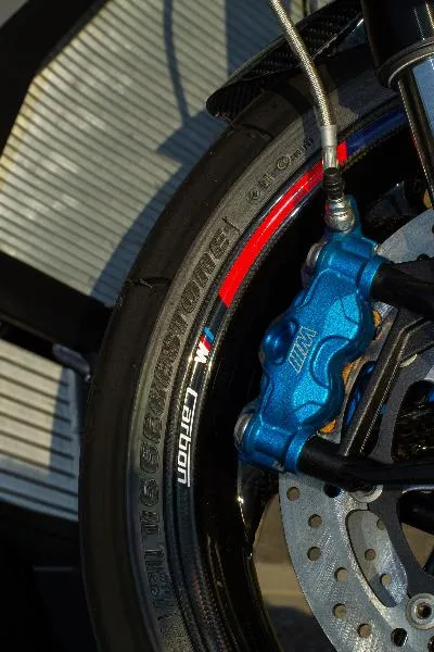M 1000 R