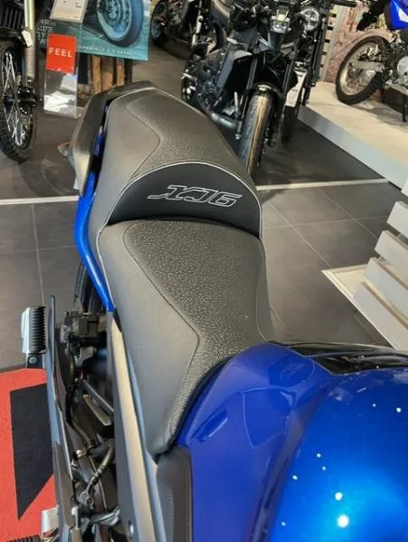 XJ6F DIVERSION