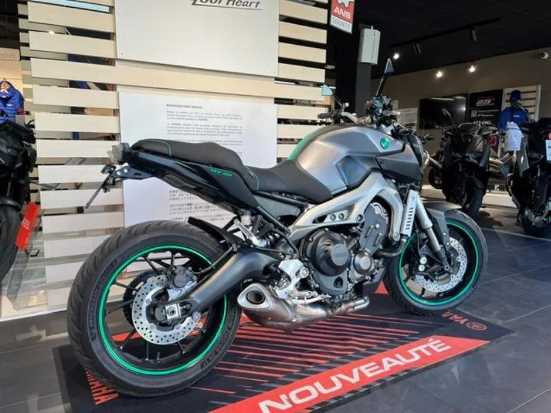 MT09