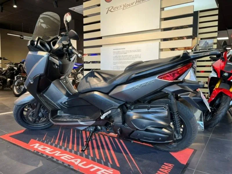 XMAX 400
