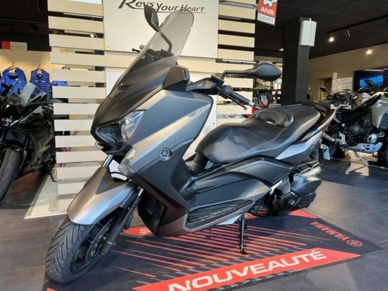 XMAX 400
