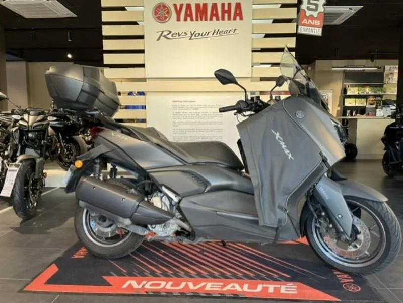 XMAX 300