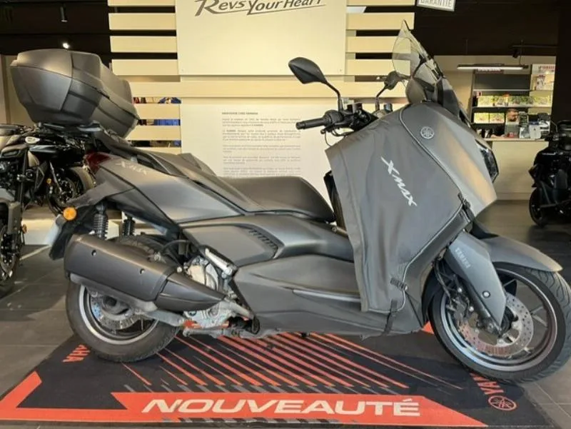 XMAX 300