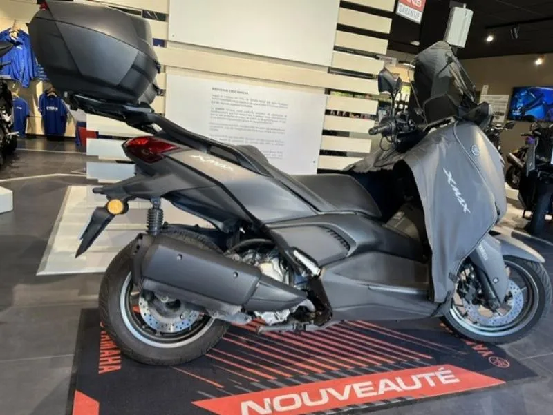 XMAX 300