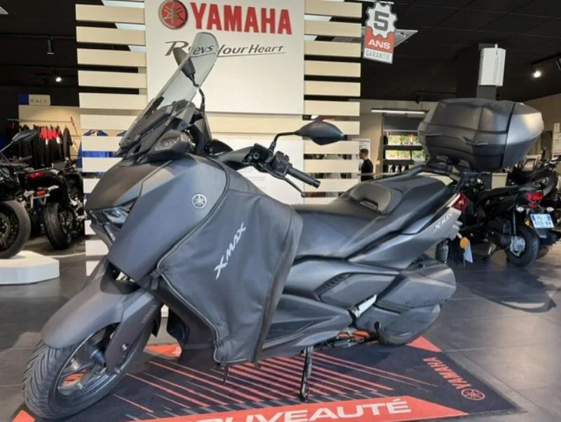 XMAX 300