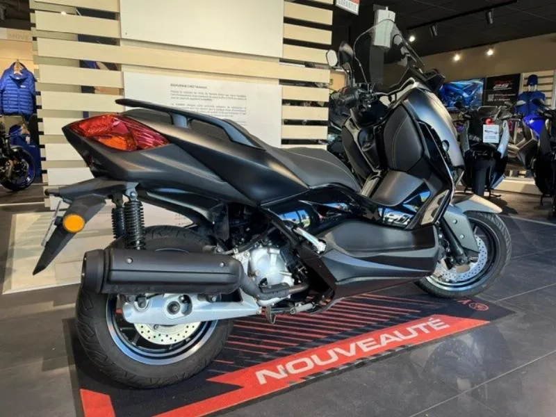 XMAX 125 IRON MAX