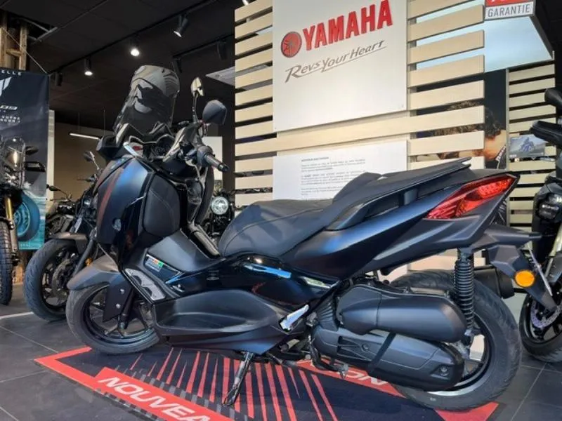 XMAX 125 IRON MAX